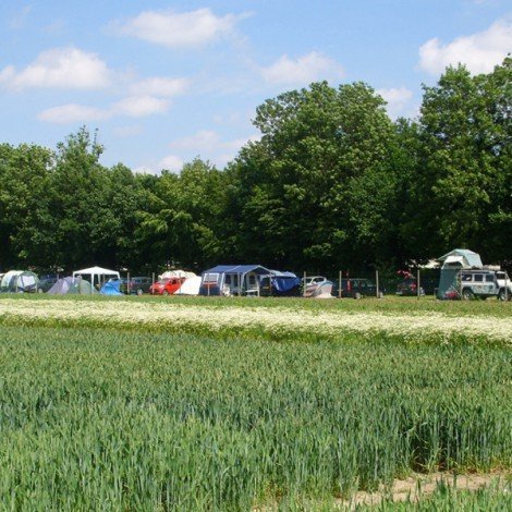 camping landgraaf met ruime kampeerplaatsen