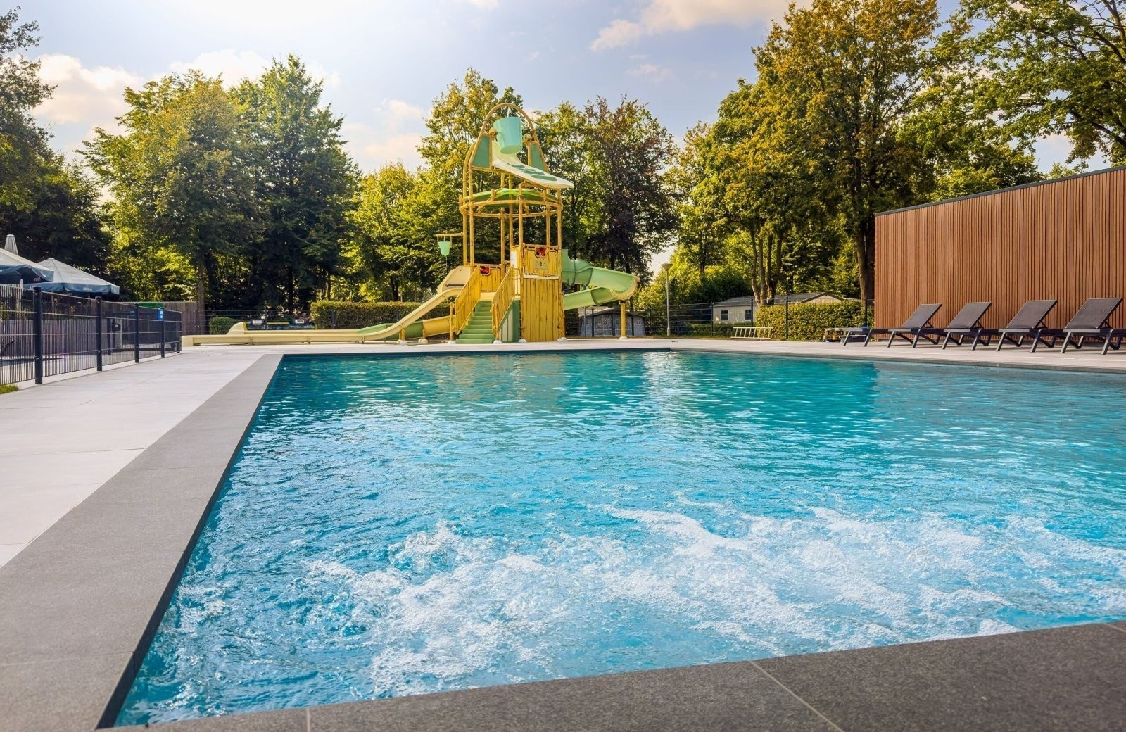 Camping met verwarmd buitenbad zuid limburg